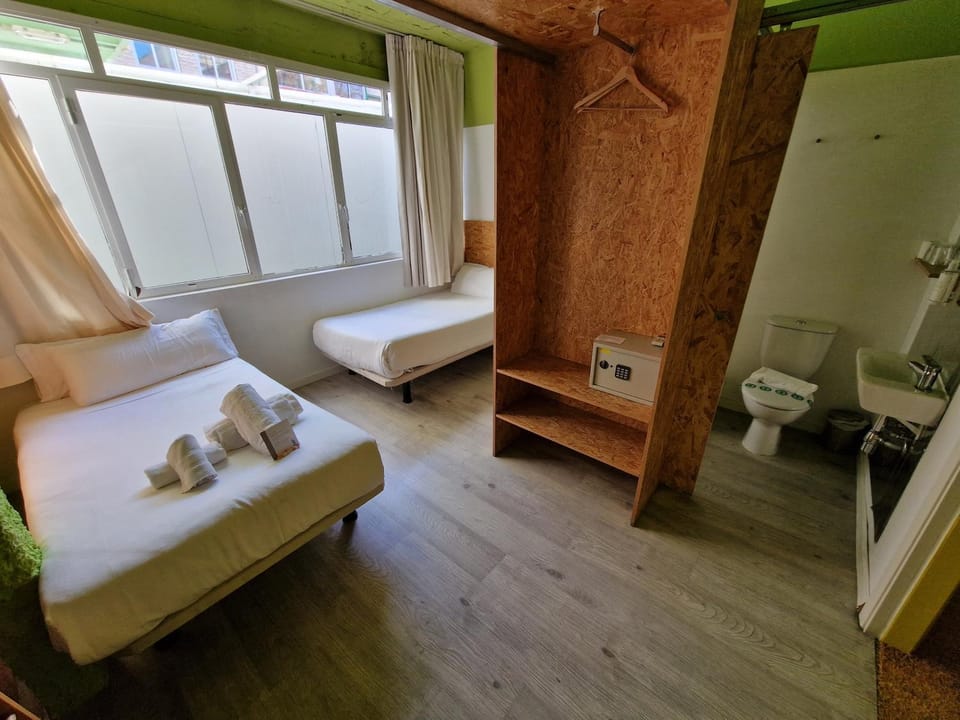 Bed, Bathroom, Photo of the whole room
