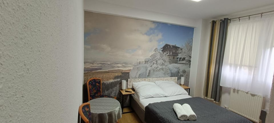 Bed, Photo of the whole room, towels
