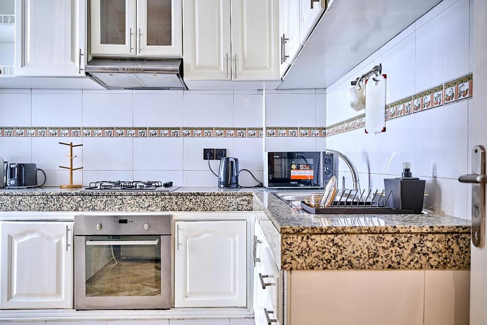 Coffee/tea facilities, Kitchen or kitchenette, oven, toaster