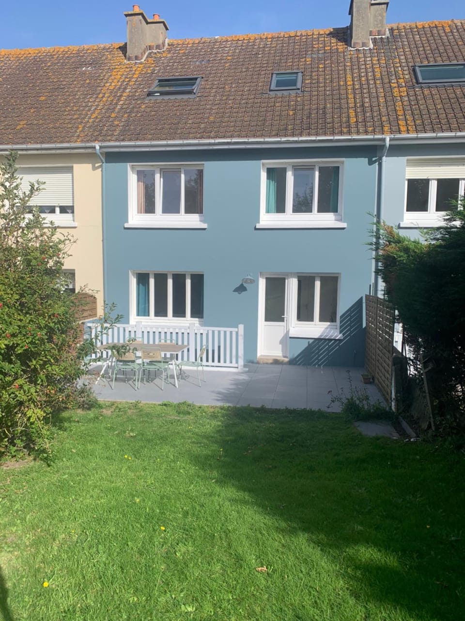 Property building, Spring, Day, Garden, Balcony/Terrace, Balcony/Terrace, Garden view, Entertainment