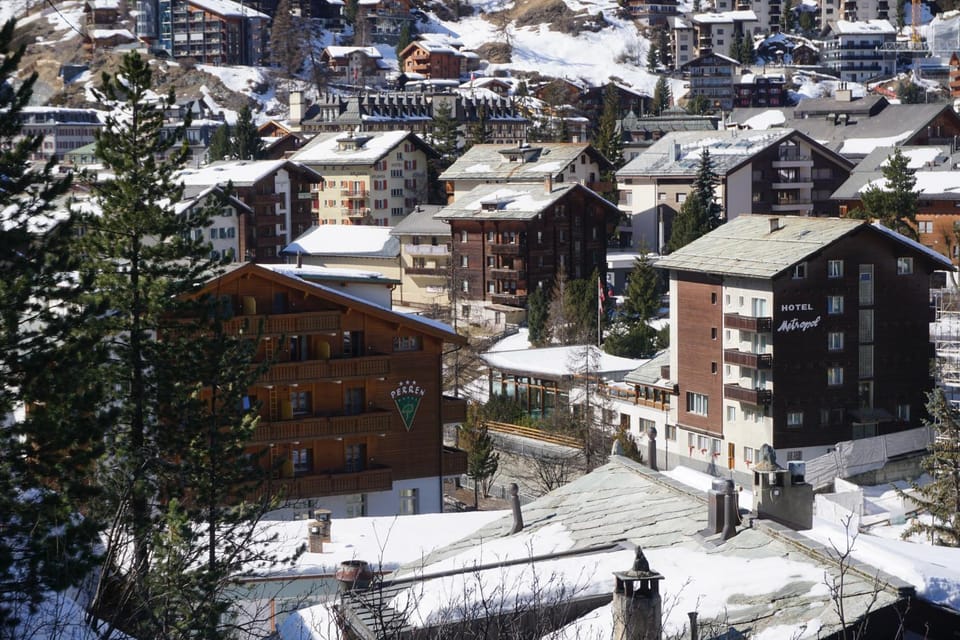 Day, Neighbourhood, Winter, City view, Street view