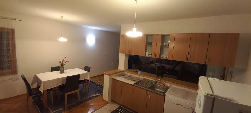 Kitchen or kitchenette, pet friendly, stove