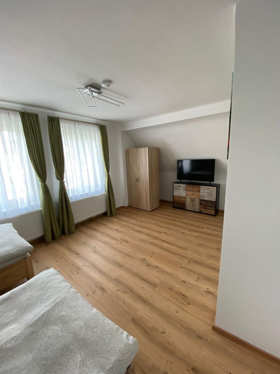 Bed, TV and multimedia