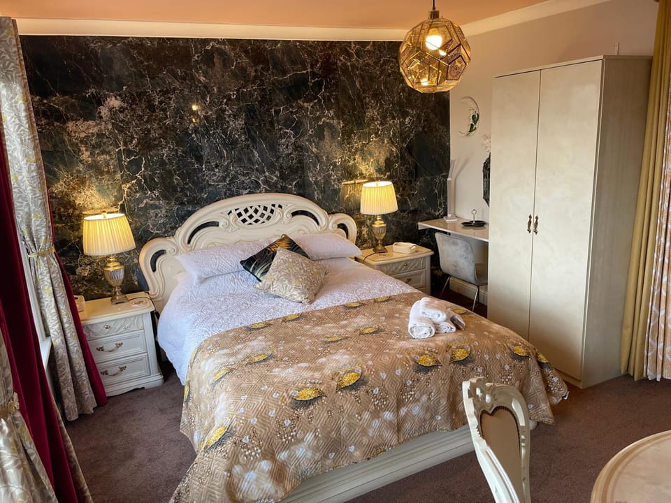 Bedroom, towels