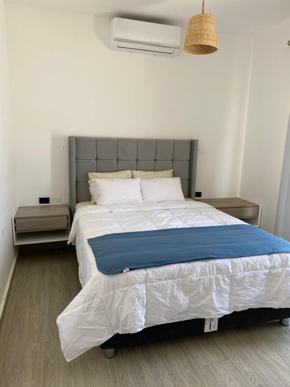 Bed, Photo of the whole room, Bedroom, air conditioner