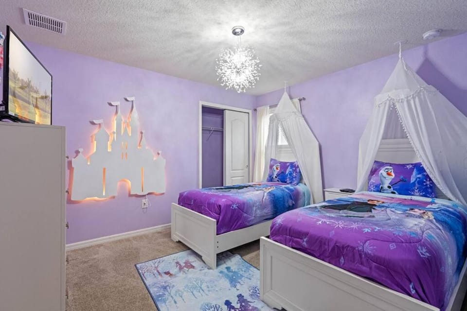 Summer Promo! Star Wars Game Room! Near Disney! Private Pool and Spa! Resort Amenities! Sleeps 16! Villa in Four Corners