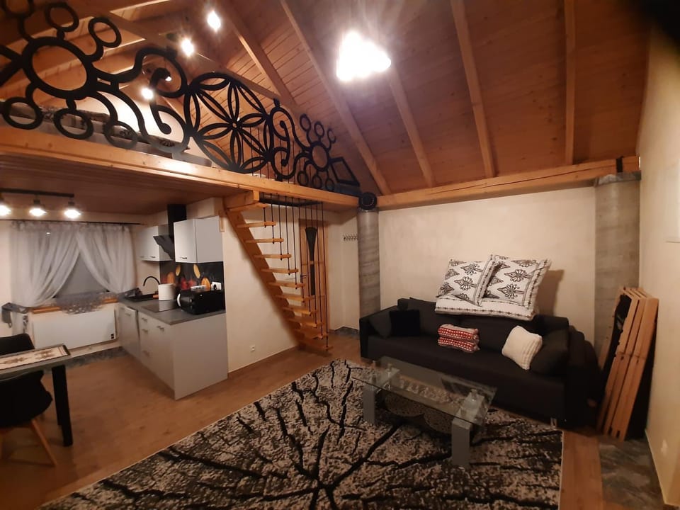 Property building, Bed, Kitchen or kitchenette, Living room, Photo of the whole room, Seating area, Dining area, Bedroom, Breakfast
