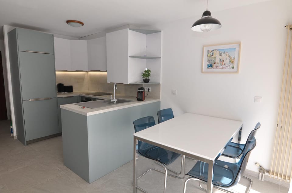 Dining area, kitchen