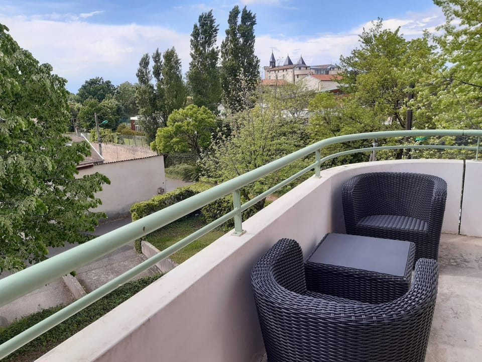 Property building, Garden, View (from property/room), Balcony/Terrace, Garden view, Landmark view
