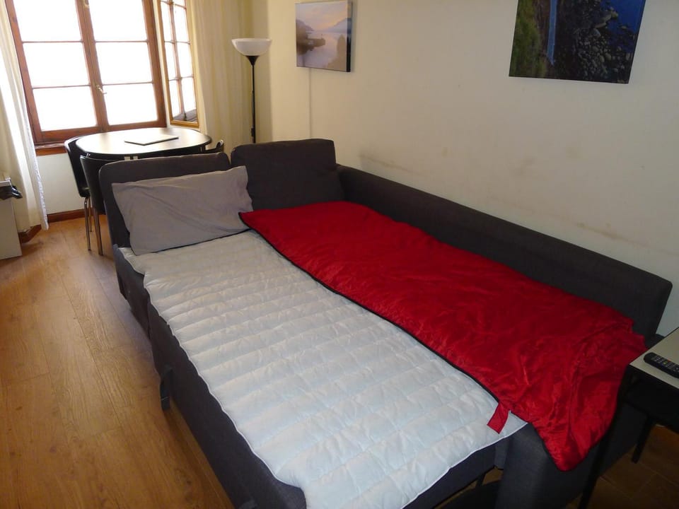 1 Bedroom Flat in Historic Cooperage Apartments Leith Apartment in Edinburgh