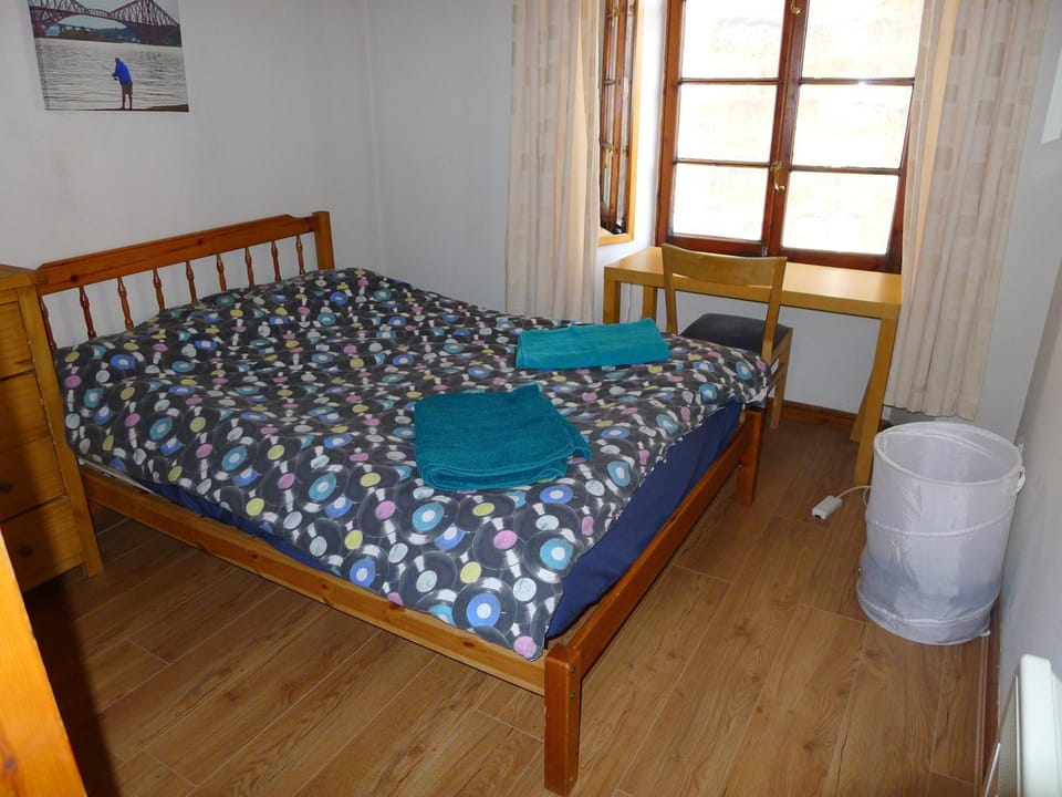1 Bedroom Flat in Historic Cooperage Apartments Leith Apartment in Edinburgh