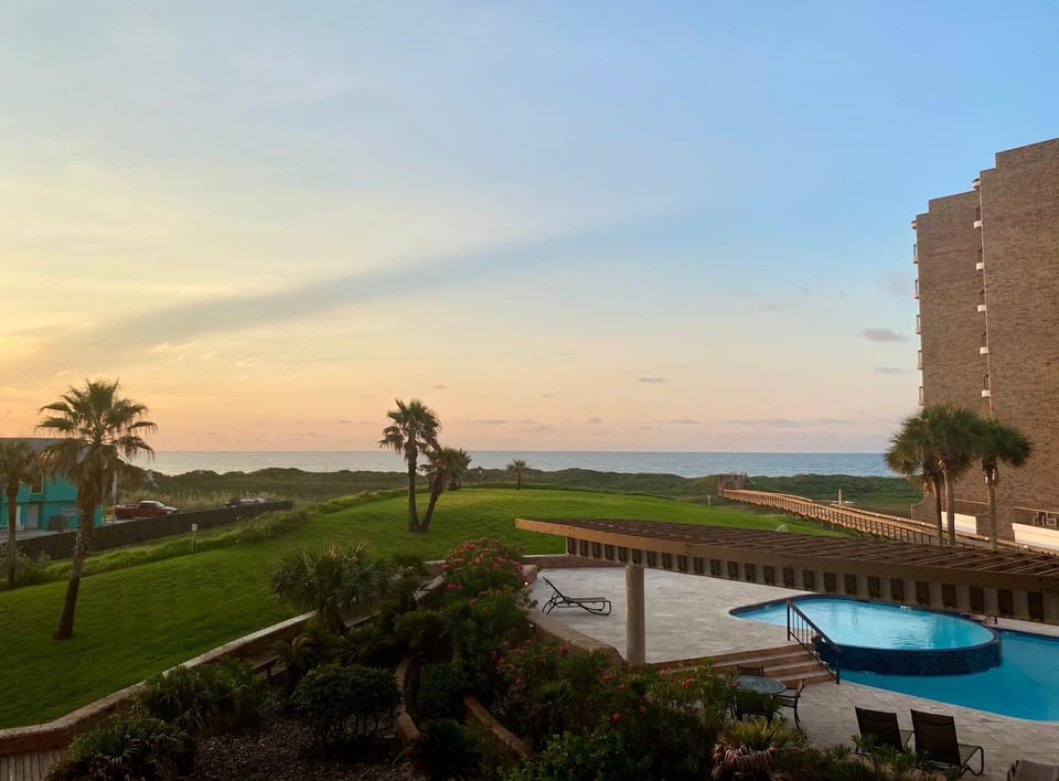 Pool view, Swimming pool, Sunrise