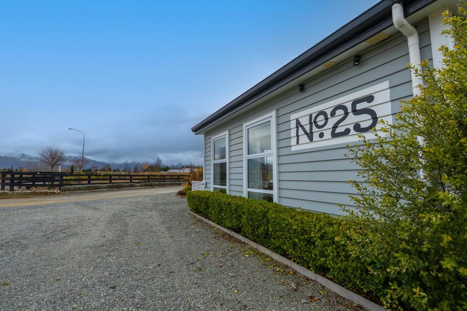 “No.25”Stand alone guest studio unit House in Twizel