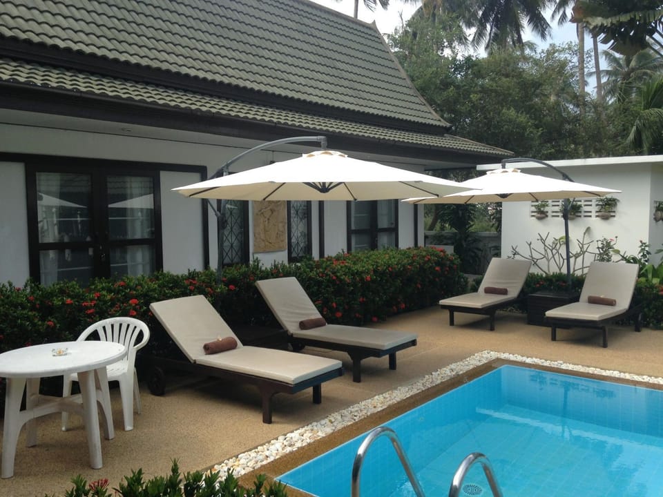 Property building, Day, Garden, Seating area, Garden view, Pool view, Swimming pool, sunbed