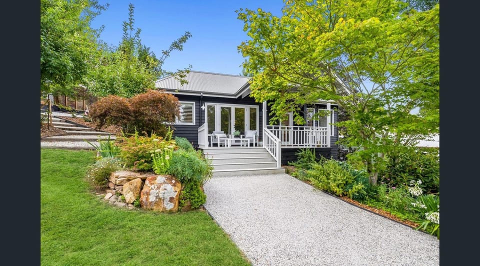 Property building, Facade/entrance, Garden
