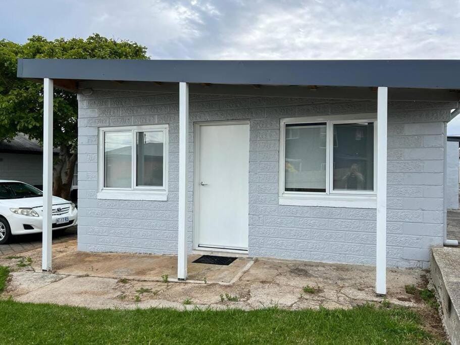 Modern 1 bedroom studio free parking close to CBD Apartment in Tasmania
