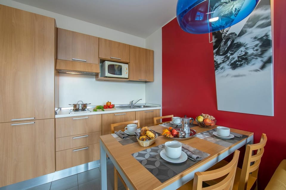 Kitchen or kitchenette, Kitchen or kitchenette, Dining area, Dining area