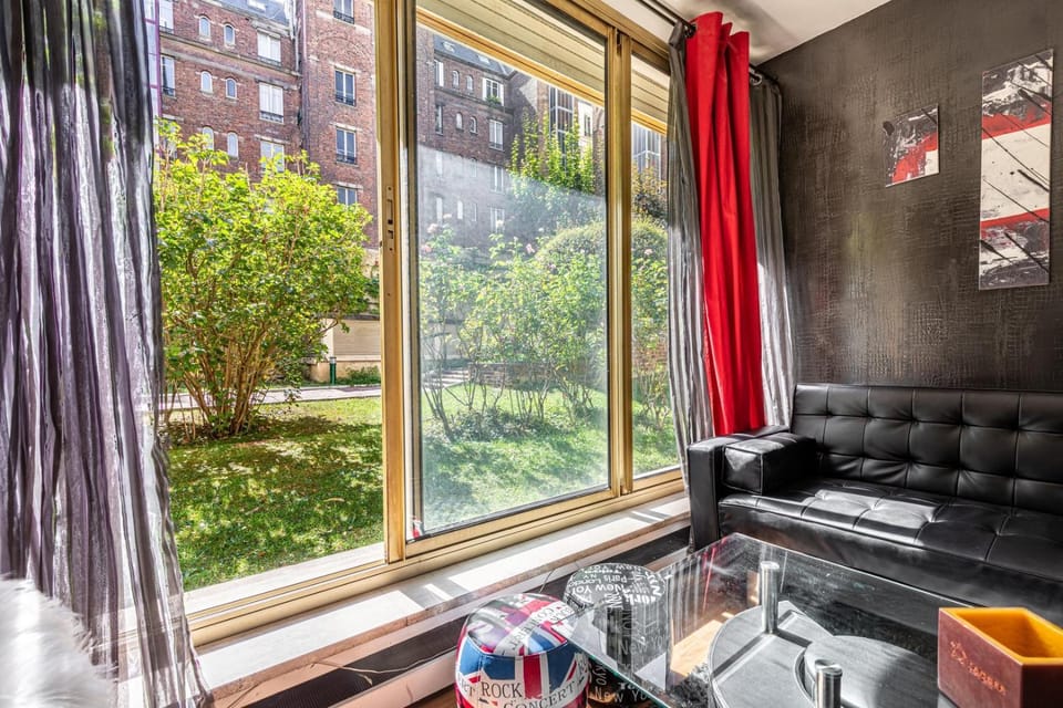 GuestReady - Airy Studio with Courtyard View Apartment in Paris