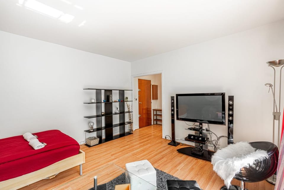 GuestReady - Airy Studio with Courtyard View Apartment in Paris