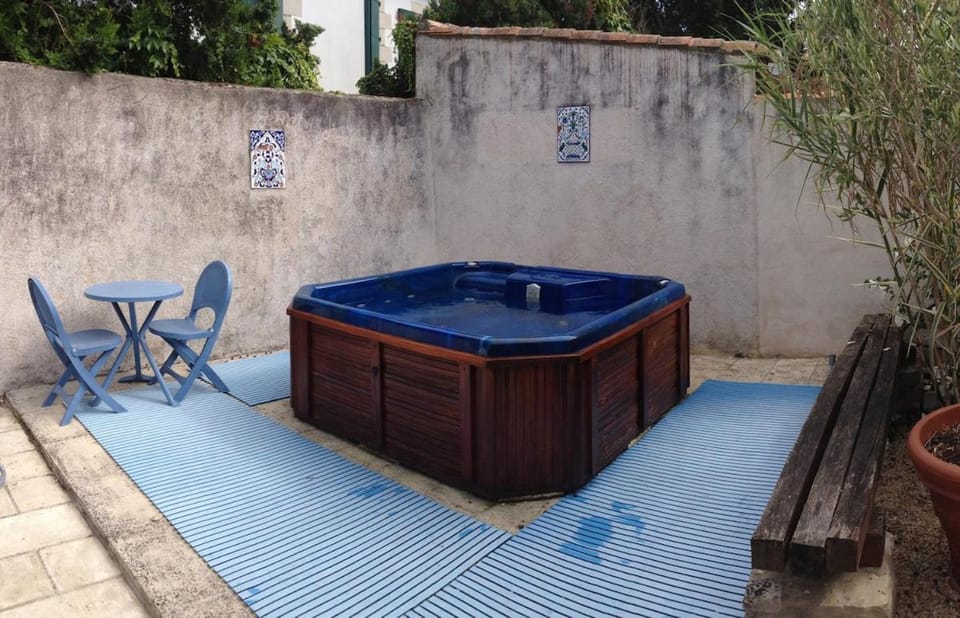 Property building, Hot Tub