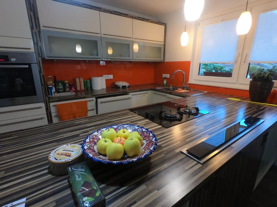 Kitchen or kitchenette, Food and drinks, Dining area, Food, minibar, pet friendly, stove, kitchen, kitchen