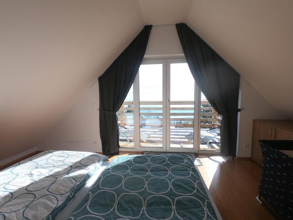 Bed, Natural landscape, Photo of the whole room, Bedroom