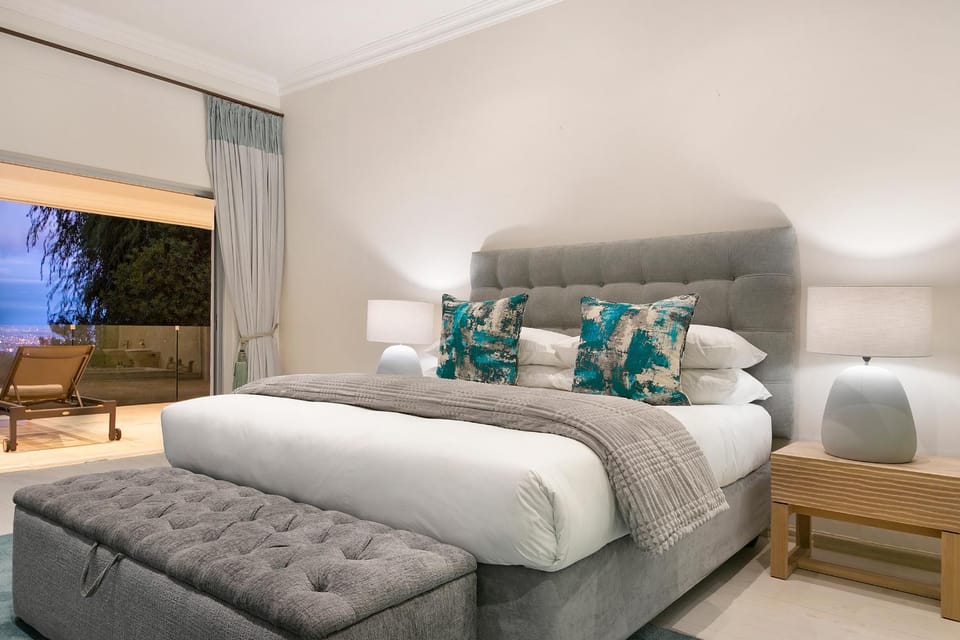 Luxury Serviced Mountain Villa in Constantia Villa in Cape Town