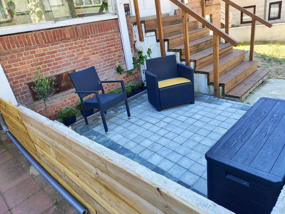 Patio, Facade/entrance, Balcony/Terrace