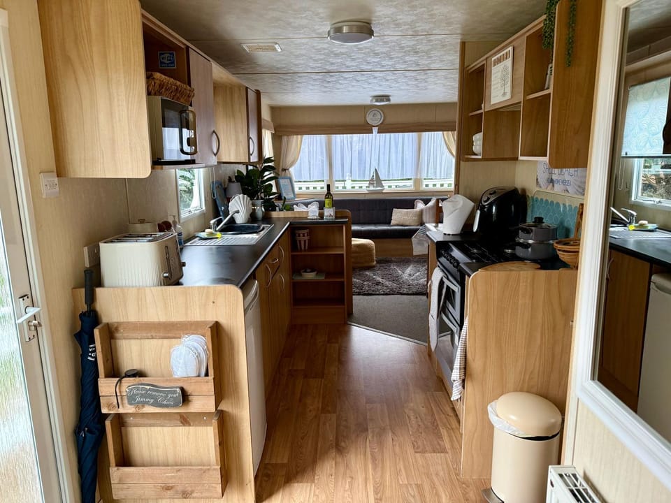 Shell Beach Holiday Home Mersea Coopers Beach Campground/ 
RV Resort in Mersea Island