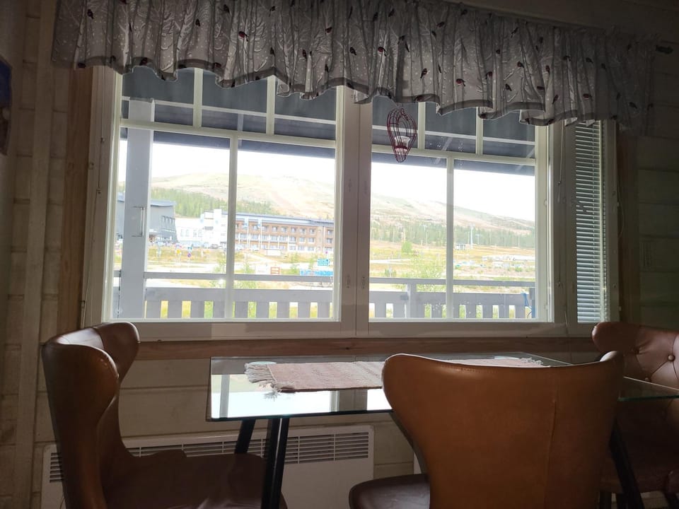 Dining area, Mountain view