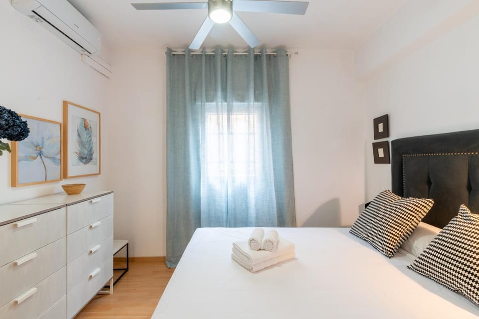 Bed, Photo of the whole room, Bedroom, fireplace, towels, air conditioner