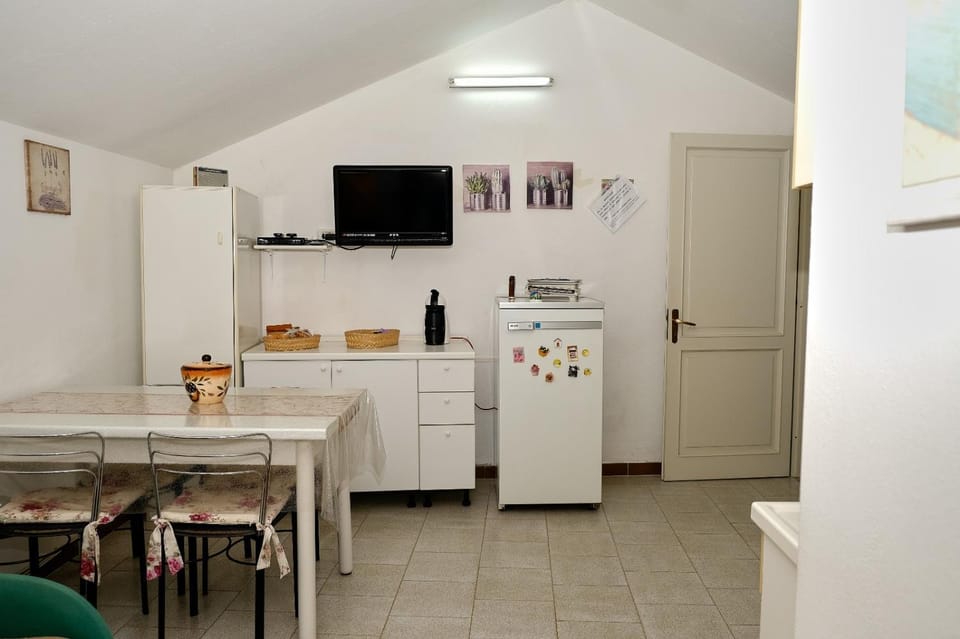 TV and multimedia, Dining area