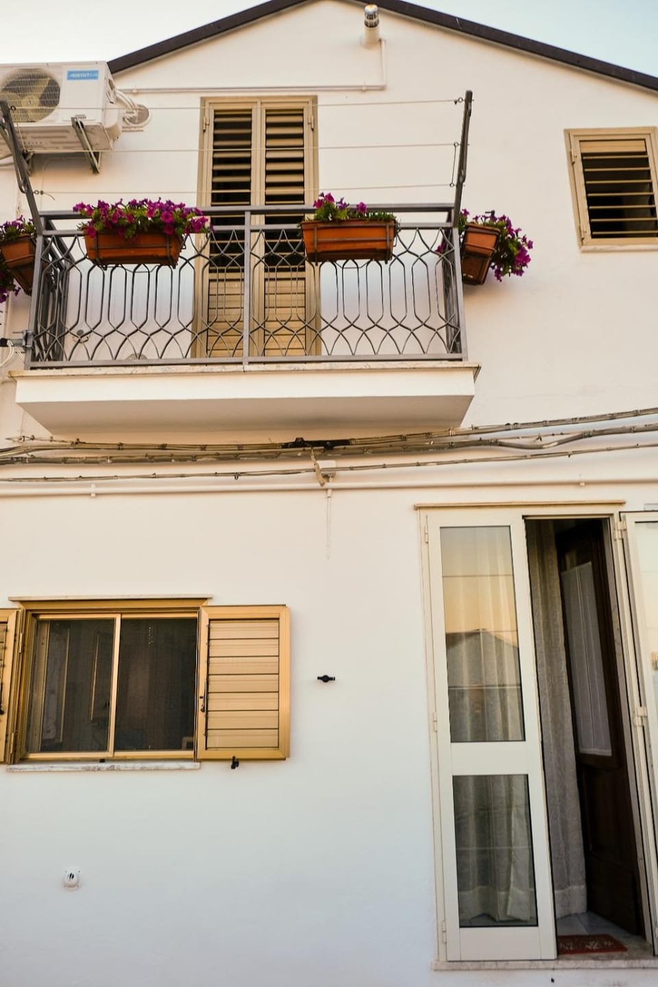 Facade/entrance, Balcony/Terrace