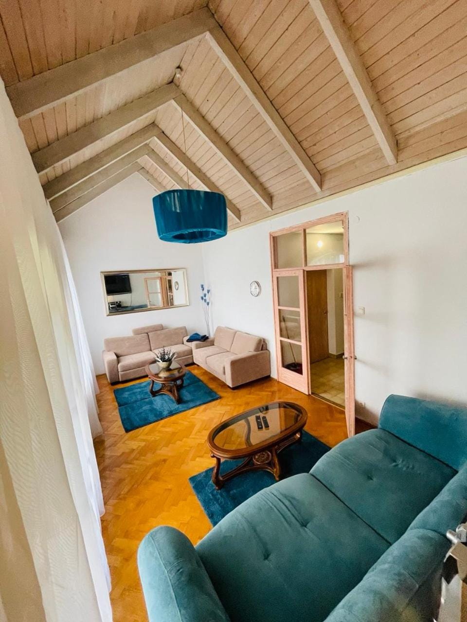 TV and multimedia, Living room, Photo of the whole room, Seating area, Garden view
