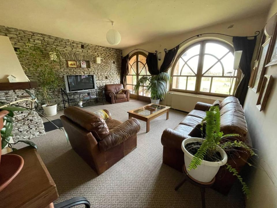 Communal lounge/ TV room, TV and multimedia, Living room, Seating area