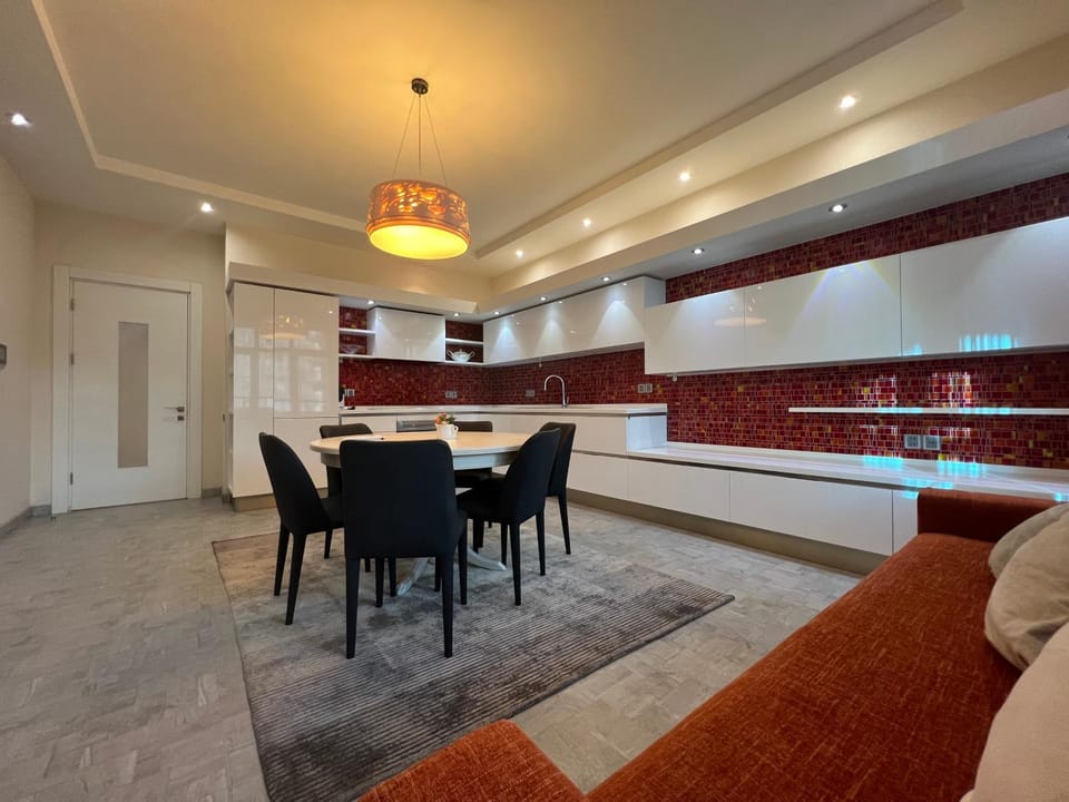 Dining area, kitchen
