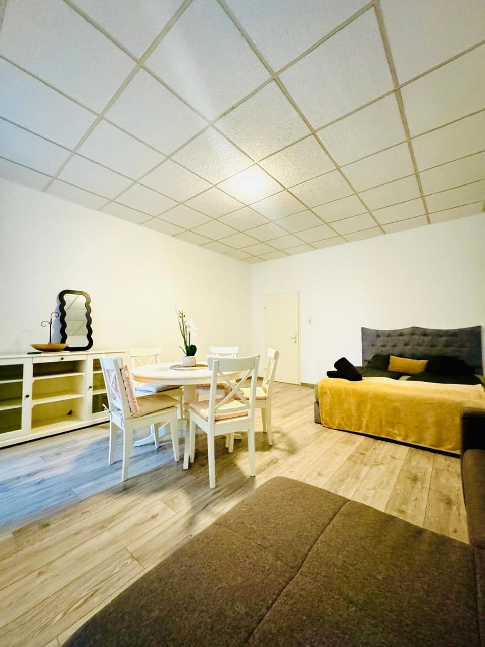 Kitchen or kitchenette, Seating area, Dining area
