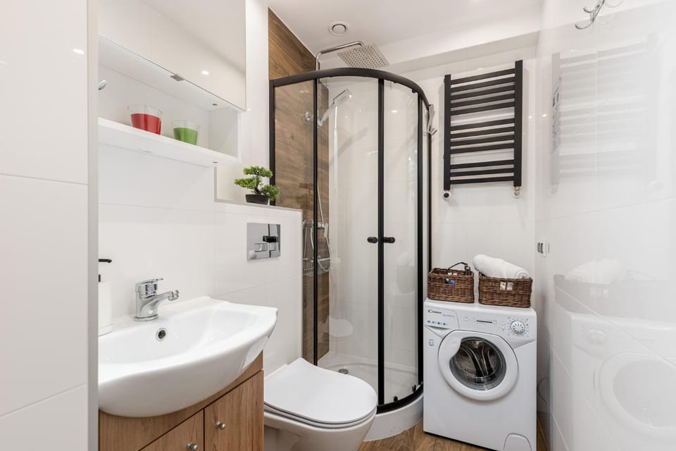Shower, Bathroom, towels, washing machine, dryer