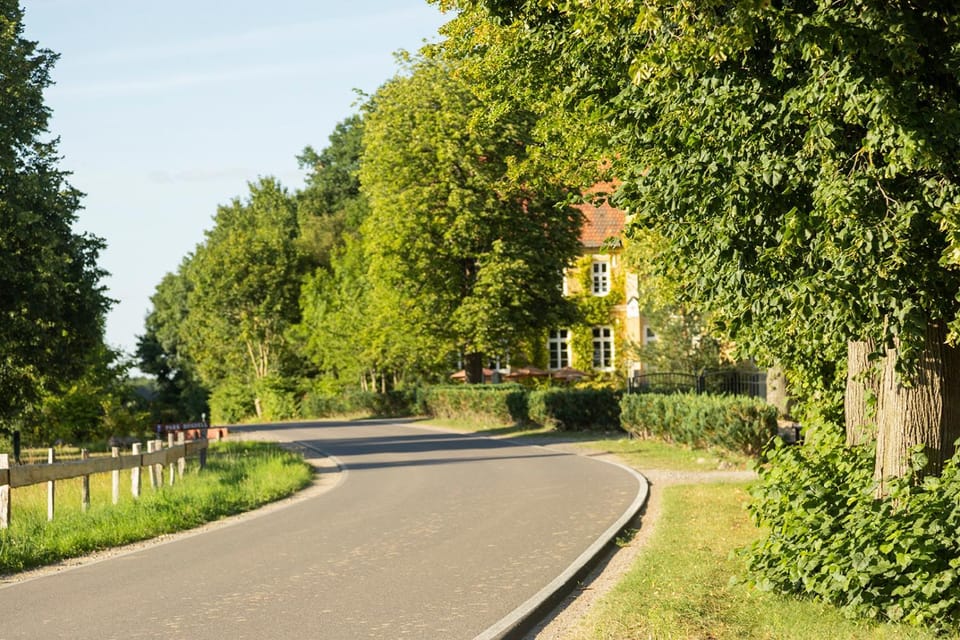 Gutshauszimmer Neu Gaarz Vacation rental in Mecklenburgische Seenplatte
