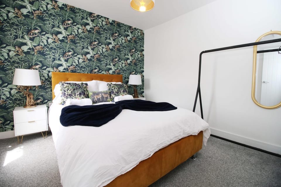 Bed, Bedroom, towels