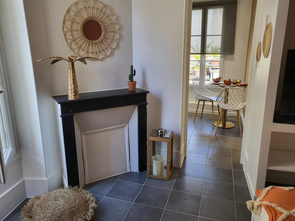 Kitchen or kitchenette, Seating area
