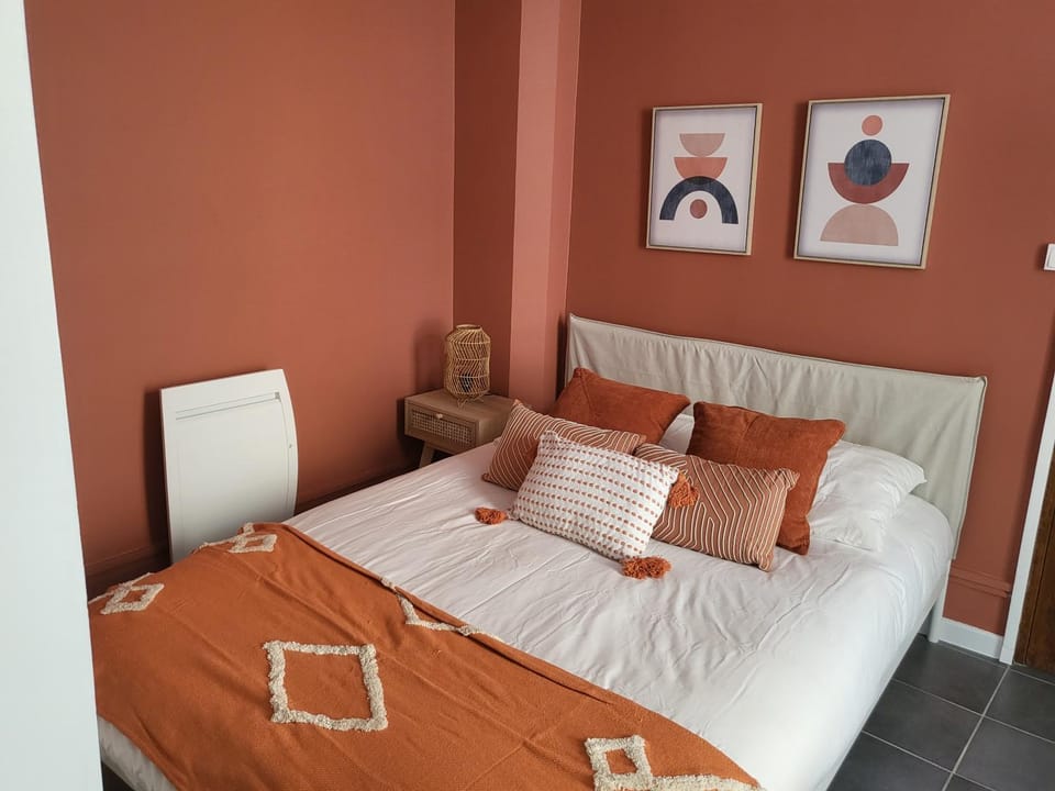 Bed, Bedroom