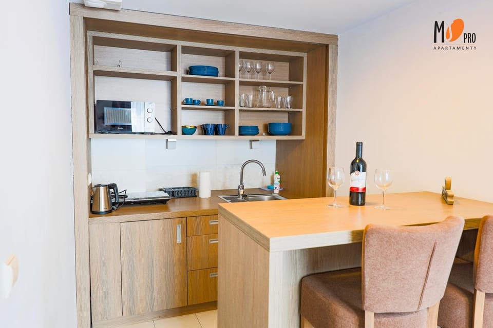minibar, kitchen