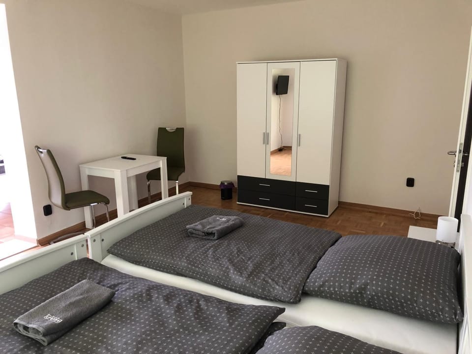 Staff, Photo of the whole room, Bedroom