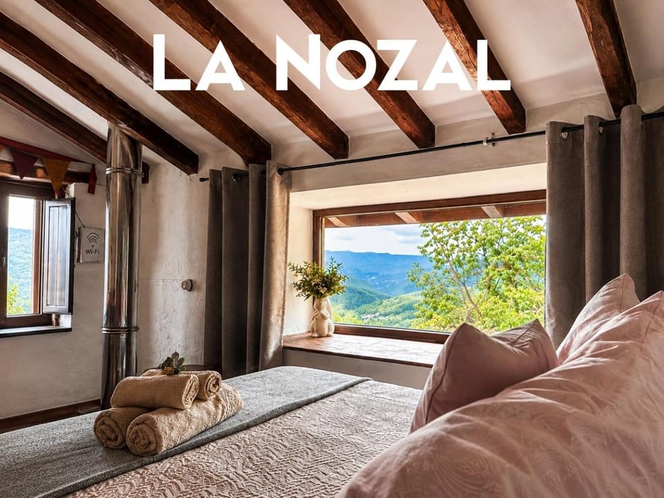 Bed, Natural landscape, Photo of the whole room, Bedroom, Mountain view