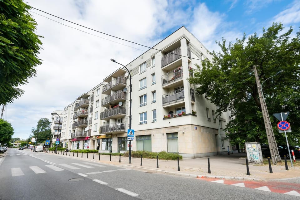 Property building, Neighbourhood