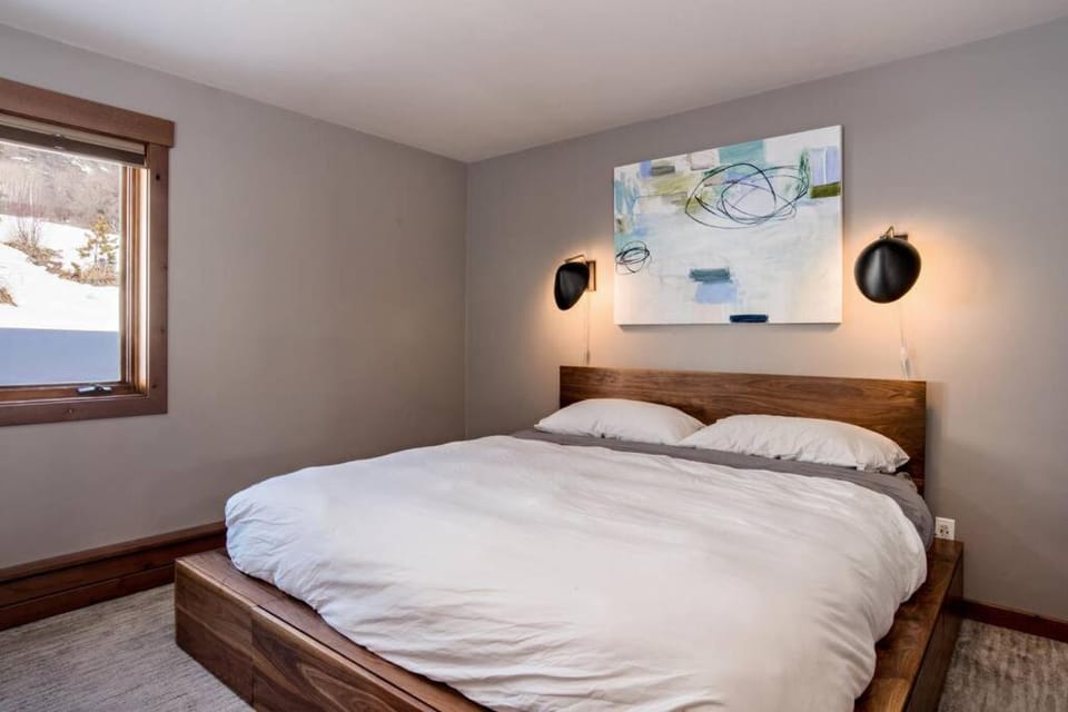 Modern Luxury - Walk To Lifts - Jacuzzi Apartment in Snowmass Village