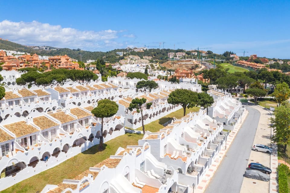 Property building, Bird's eye view, Garden, Area and facilities
