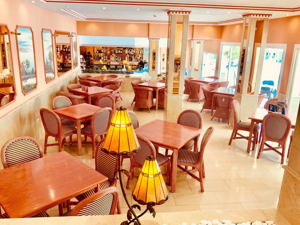 Communal lounge/ TV room, Lounge or bar