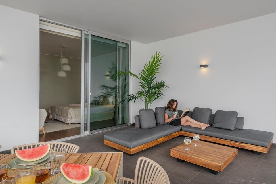People, Balcony/Terrace